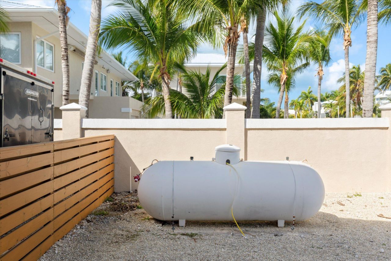 16823 E Point Drive, Sugarloaf, FL 33042 Photo