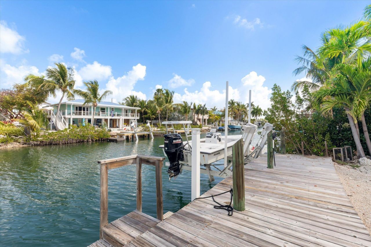 16823 E Point Drive, Sugarloaf, FL 33042 Photo