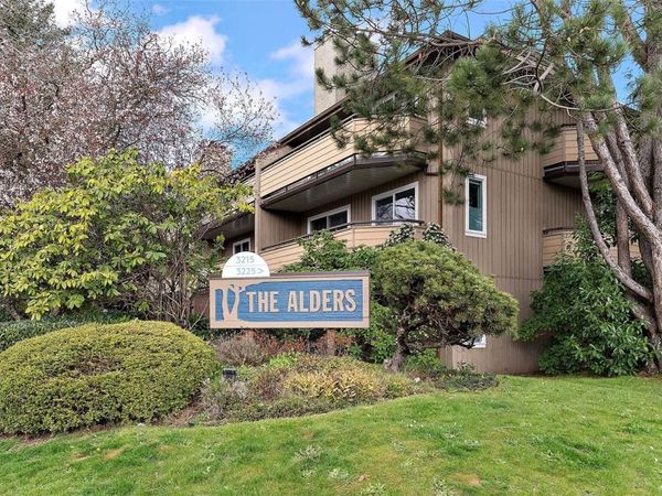 3215 Alder St , Unit 209, Saanich, BC V8X 1P3