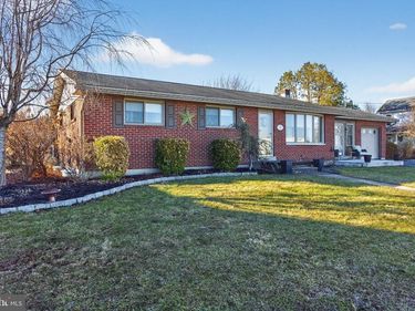 226 W FRONT STREET, ALBURTIS, PA 18011