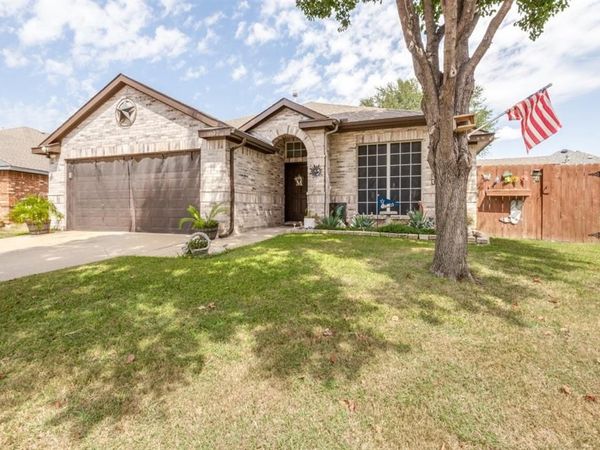 632 Crestview Court, Saginaw, TX 76179