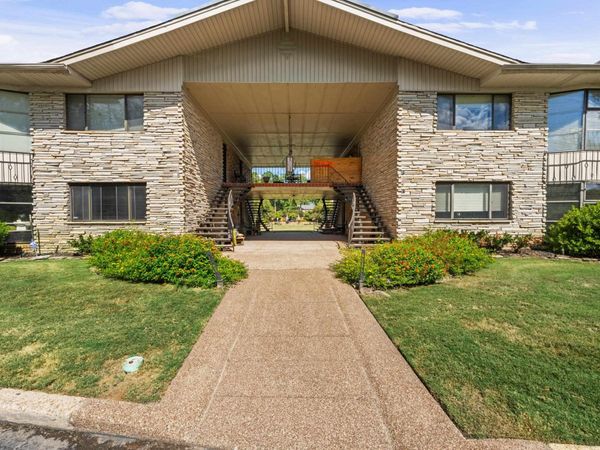 4400 POPLAR AVE, Unit 28, Memphis, TN 38117