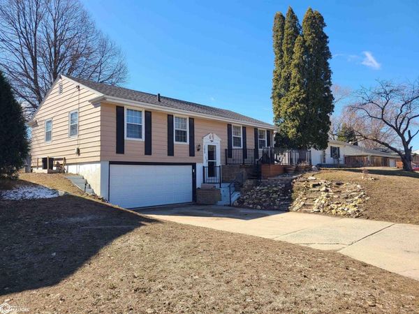 105 Sunny Circle, Mason City, IA 50401