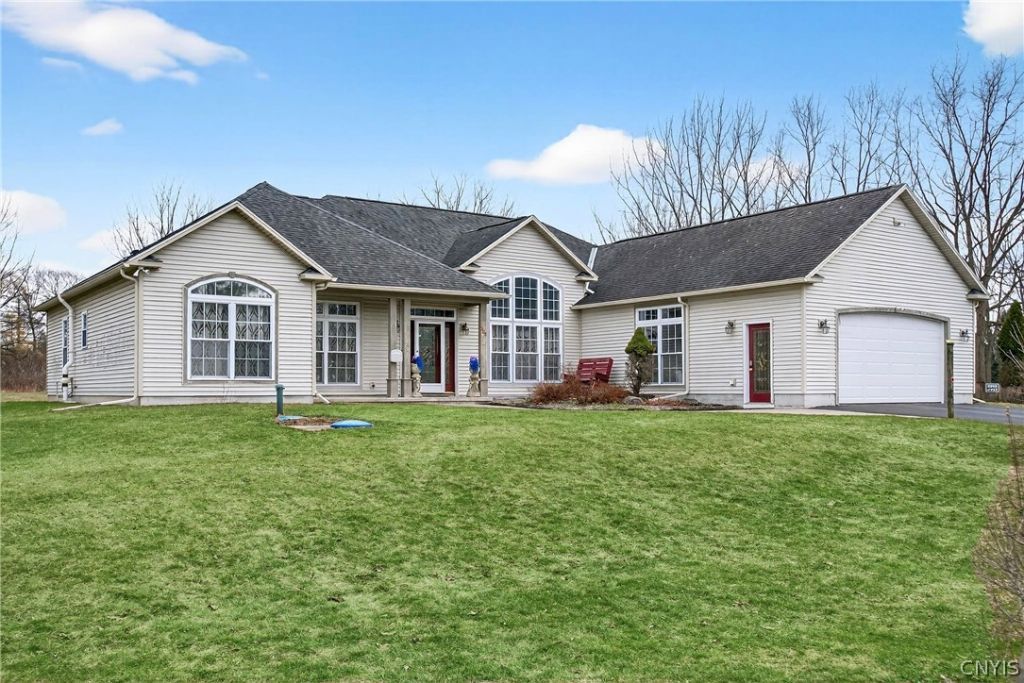 305 Lafayette Road, Syracuse, NY 13205 Main Photo