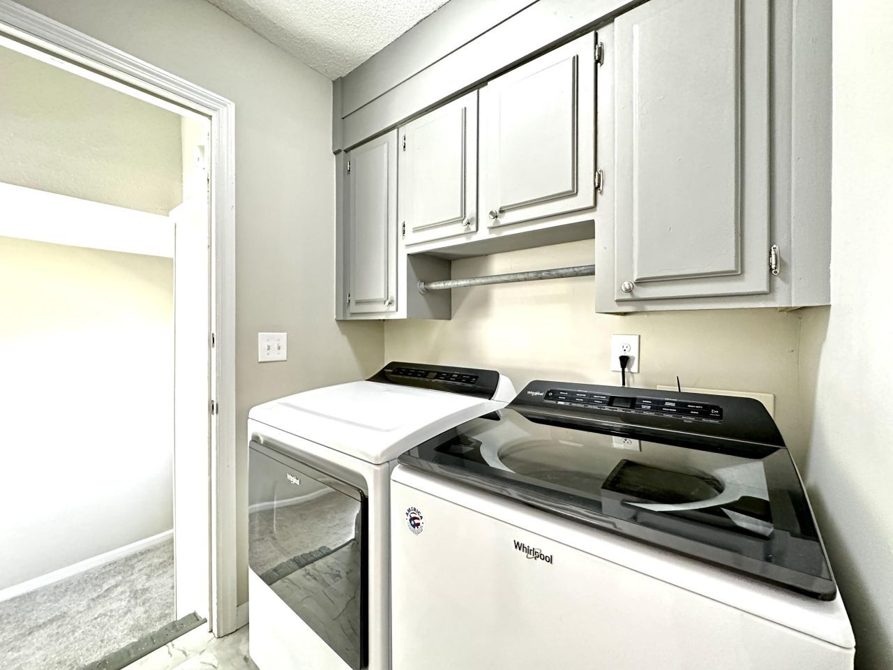 6 Duck Pond Court Photo 13