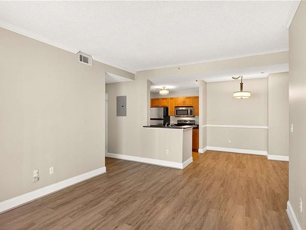 1074 Peachtree Walk NE, Unit B212, Atlanta, GA 30309