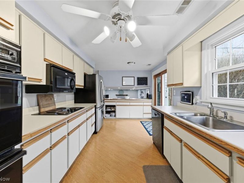 8678 Apple Hill Road, Chagrin Falls, OH 44023 Photo 12