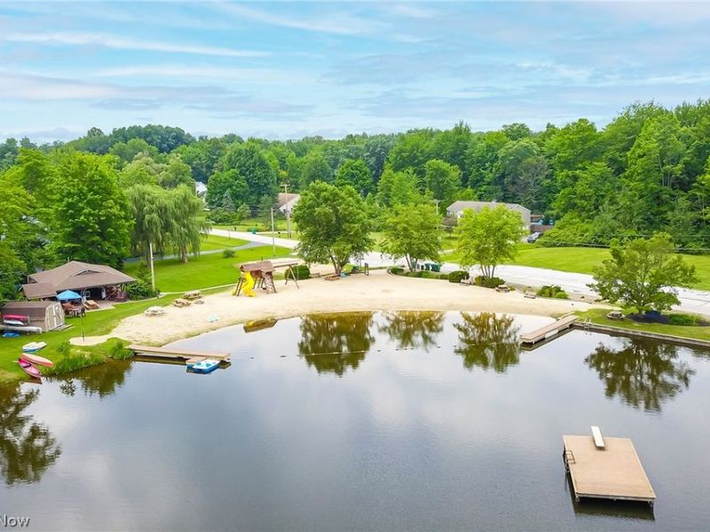 8678 Apple Hill Road, Chagrin Falls, OH 44023 Photo 2