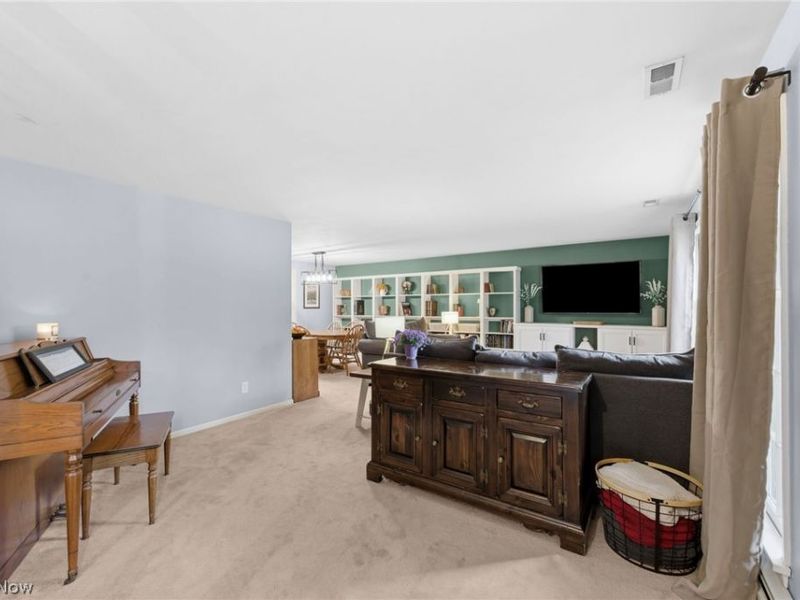 8678 Apple Hill Road, Chagrin Falls, OH 44023 Photo 4