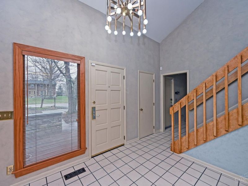 9031 Winthrop Drive, Sycamore Township, OH 45249 Photo 7