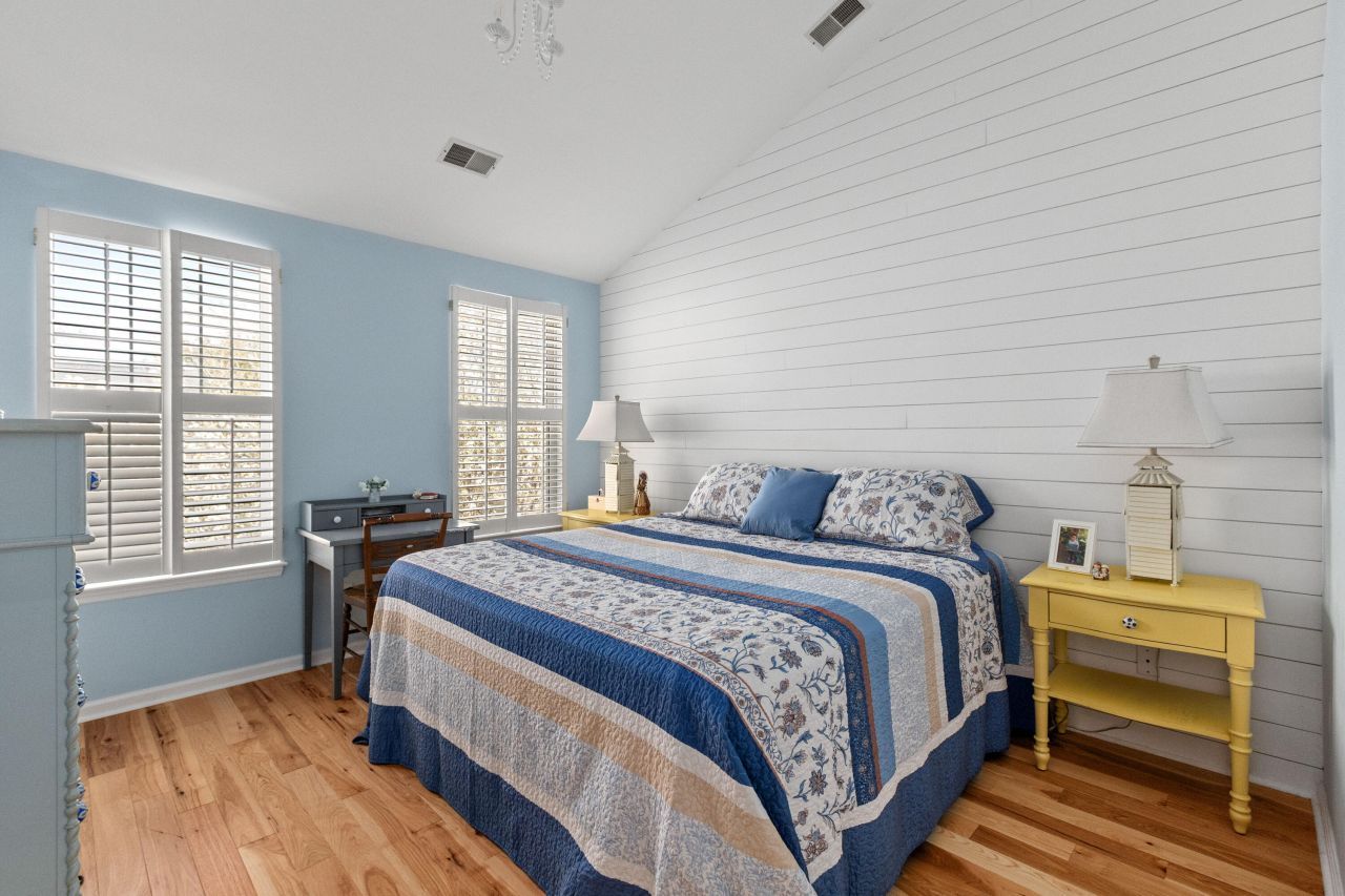 186 Cartright Street Photo 16