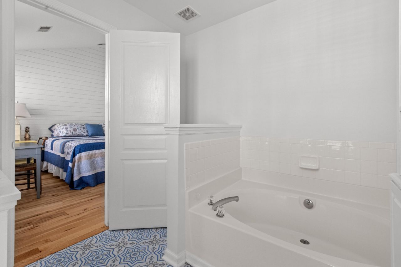 186 Cartright Street Photo 22