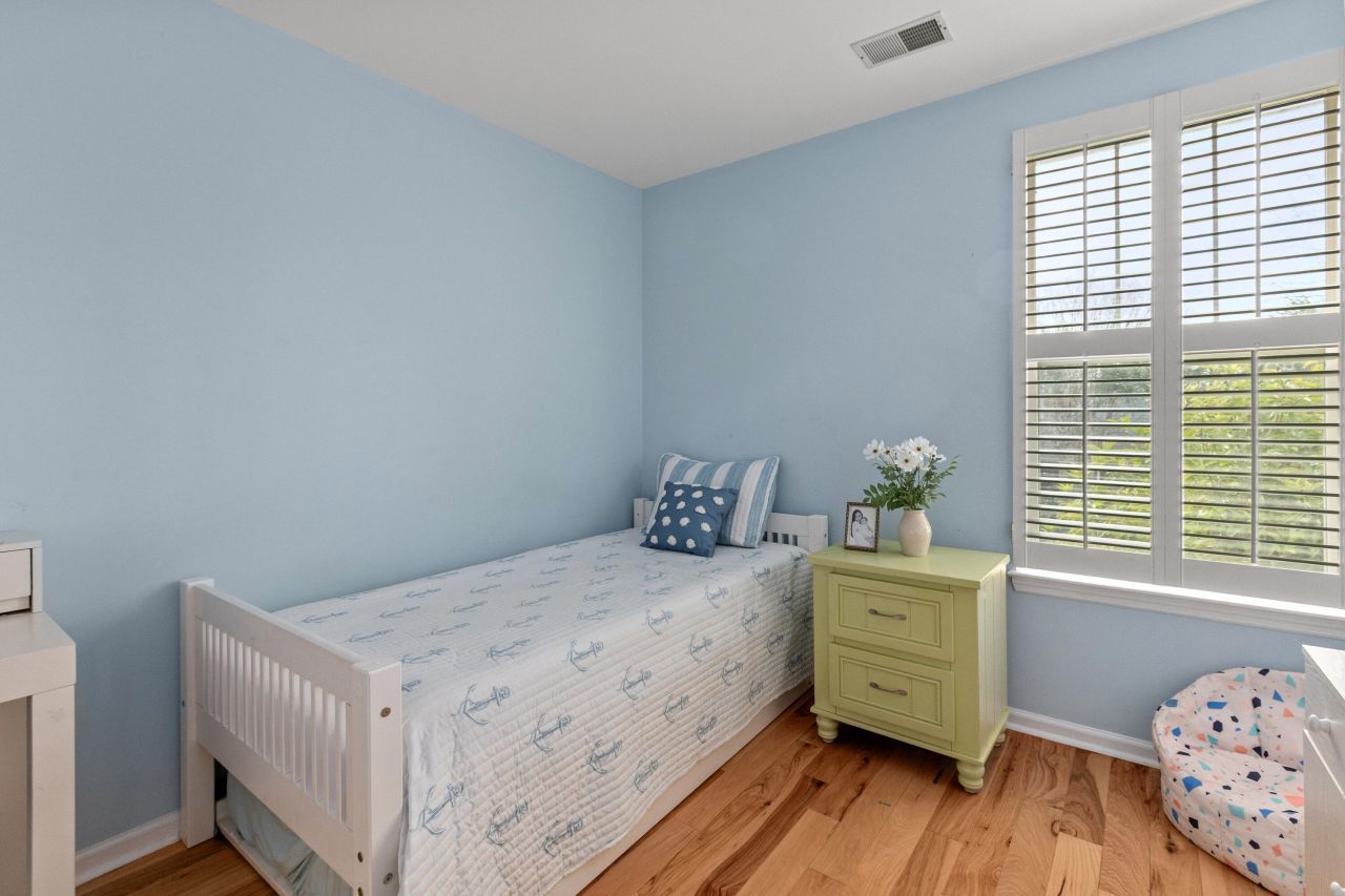 186 Cartright Street Photo 24