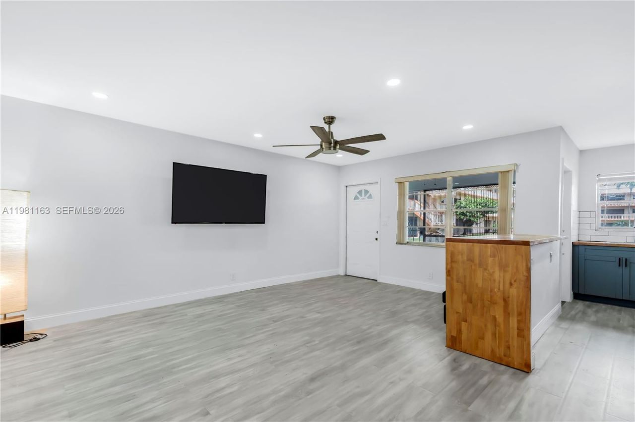 5300 Washington St , Unit A137, Hollywood, FL 33021 Photo