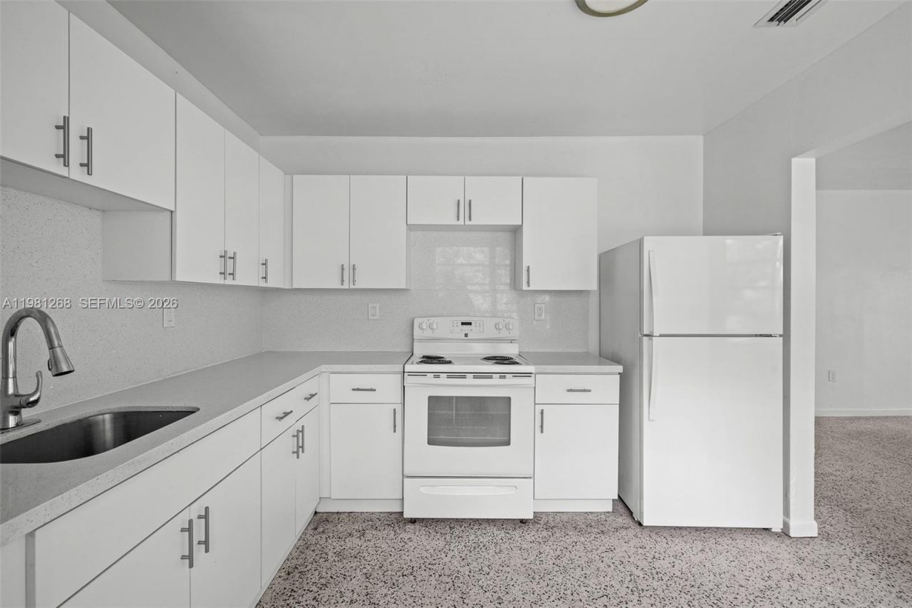 11330 Peachtree Dr, Miami, FL 33161 Photo