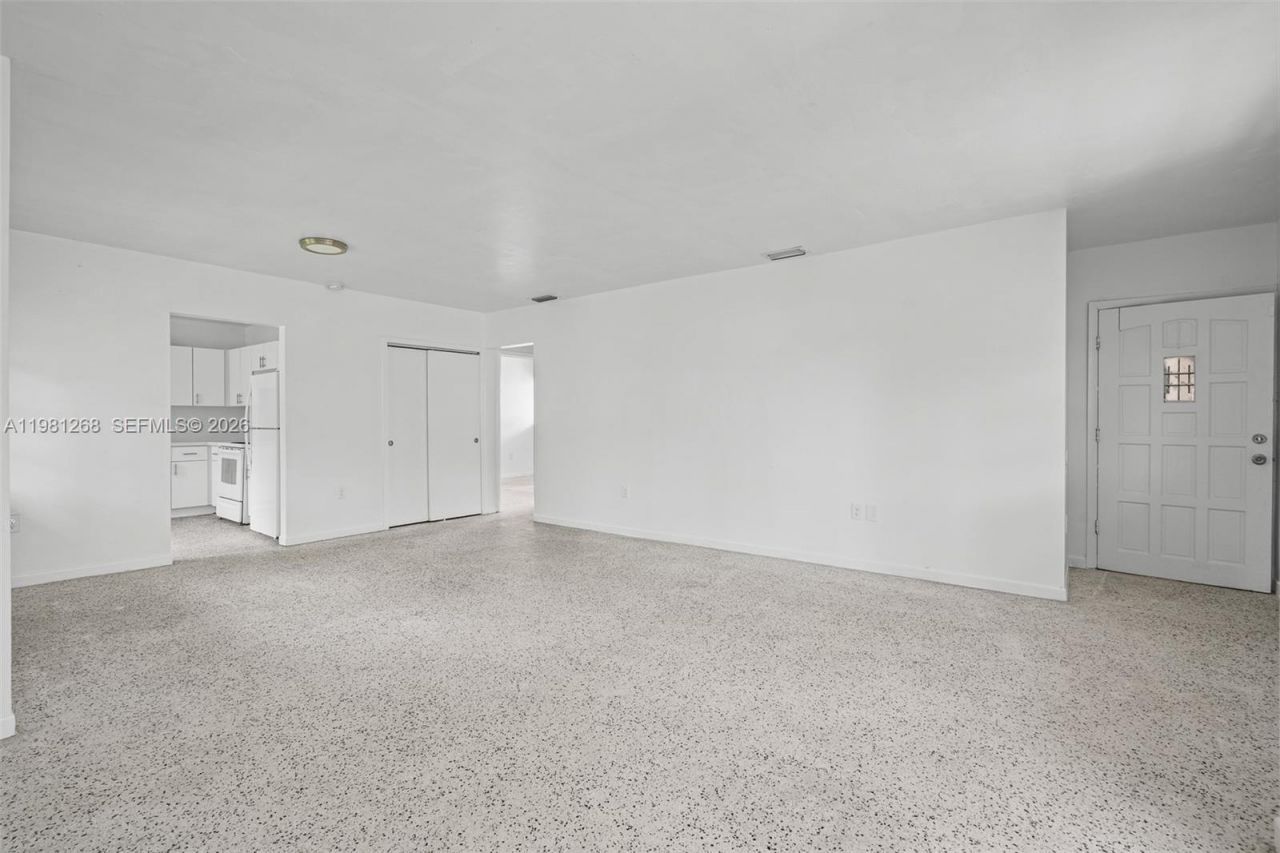 11330 Peachtree Dr, Miami, FL 33161 Photo