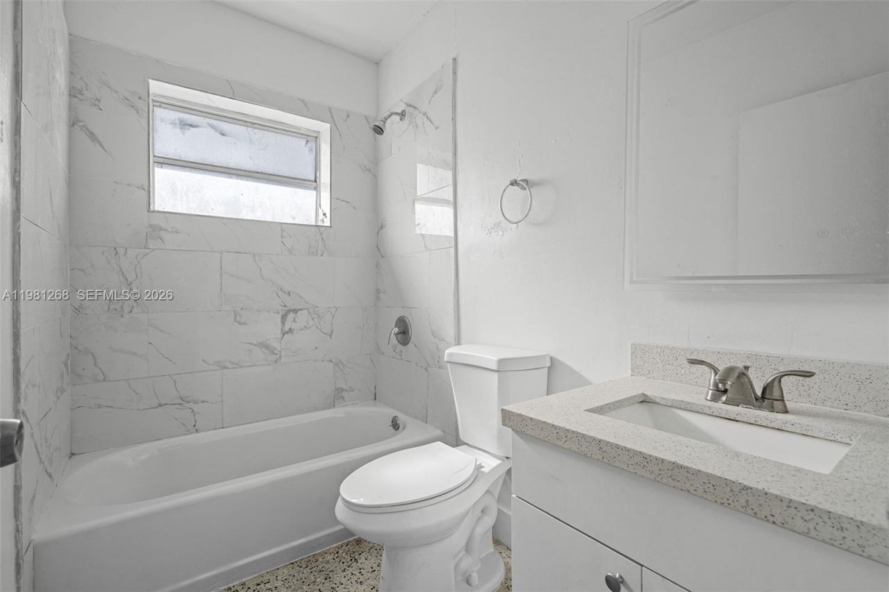 11330 Peachtree Dr, Miami, FL 33161 Photo