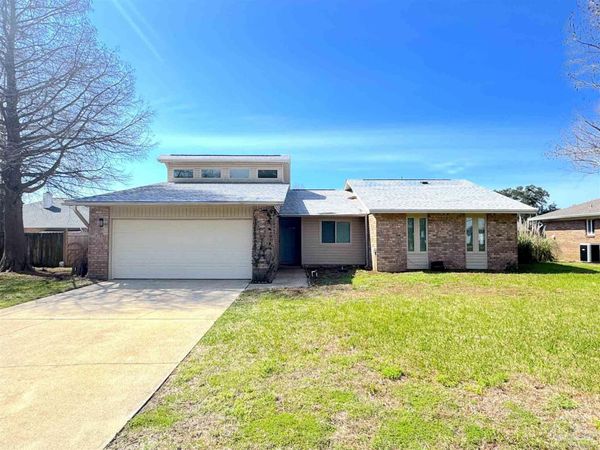 3585 Riddick Dr, Pensacola, FL 32504