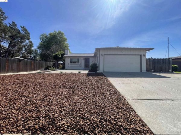 620 N 2Nd St, Dixon, CA 95620