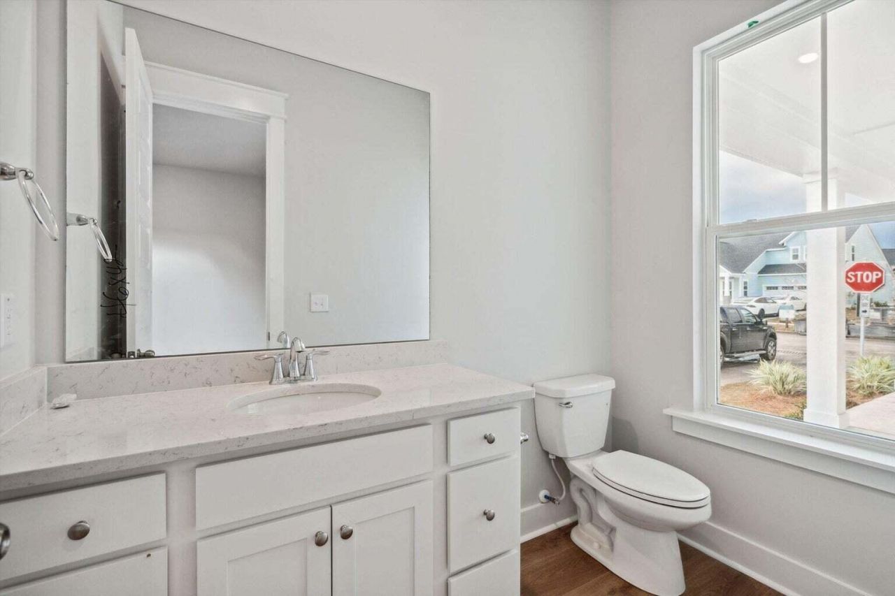 291 Denham Street Photo 11