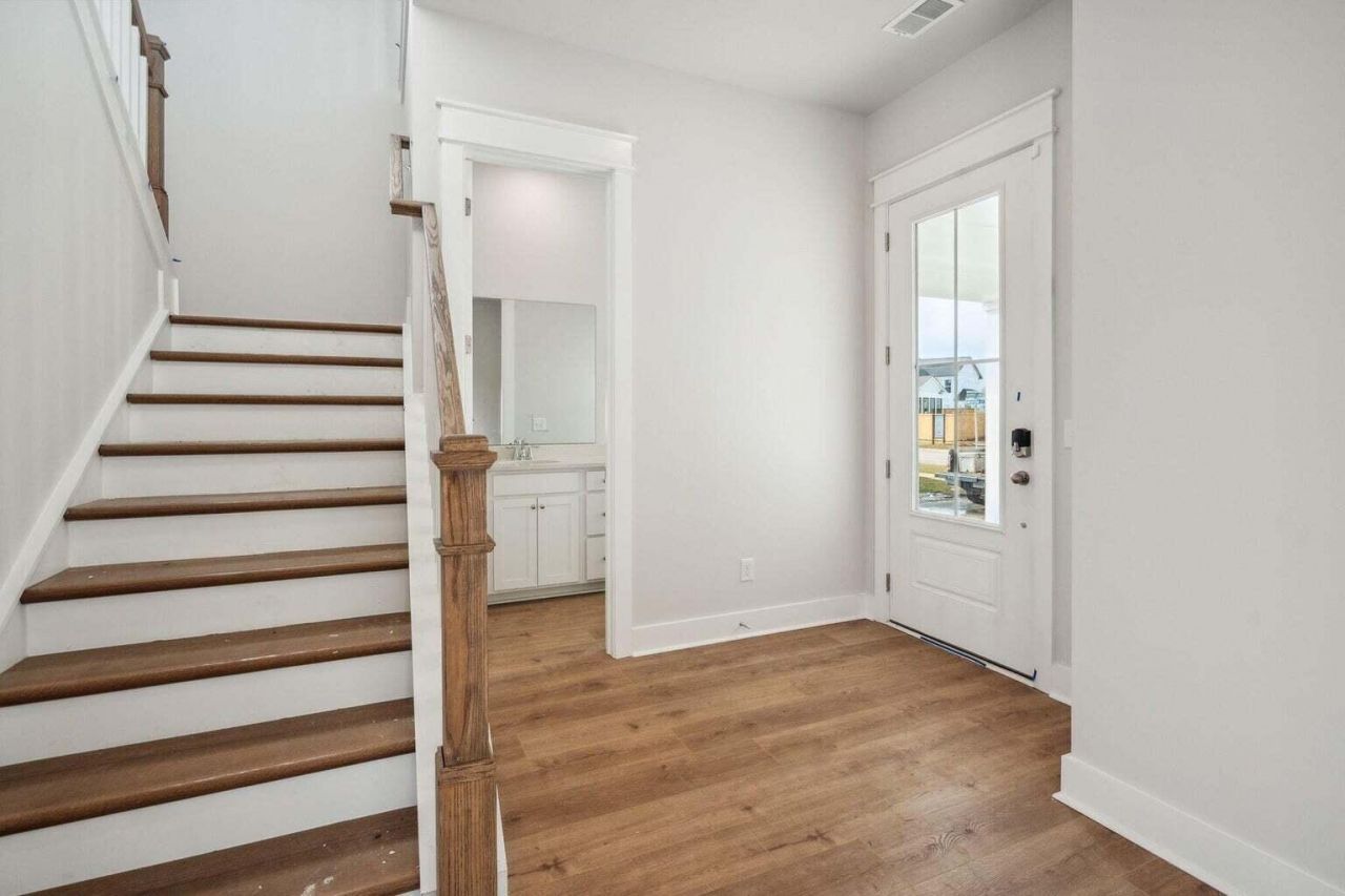 291 Denham Street Photo 4