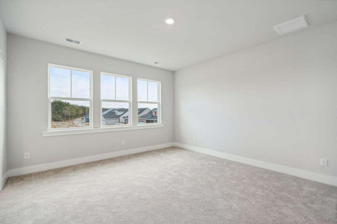 291 Denham Street Photo 8