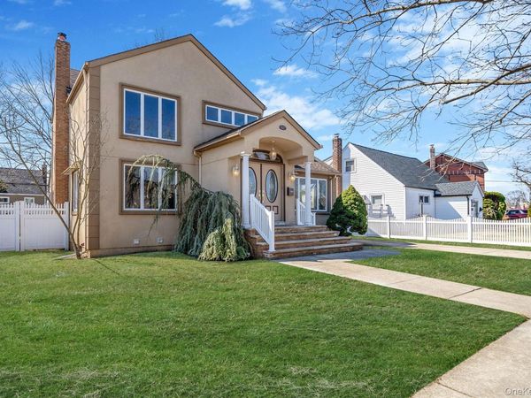 1027 Windermere Road, Franklin Square, NY 11010