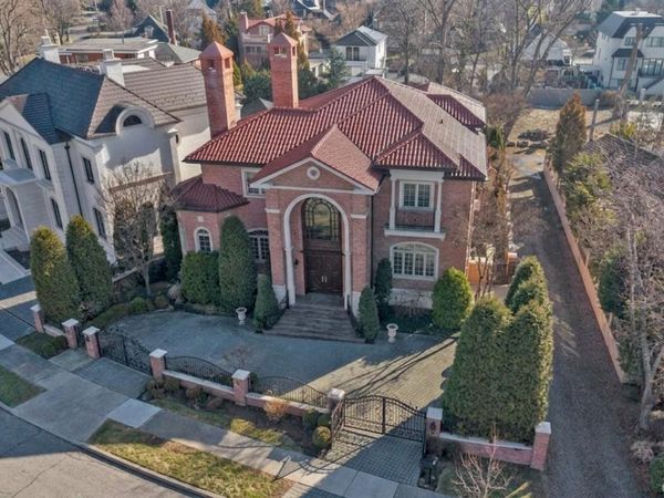 12 Point Crescent, Malba, NY 11357