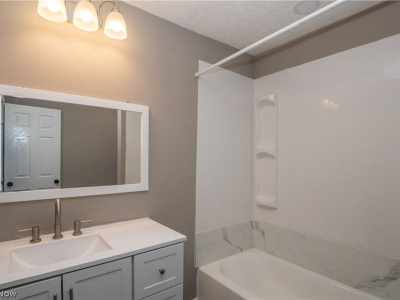 318 Elmport Avenue NE, Canton, OH 44704 Photo 13