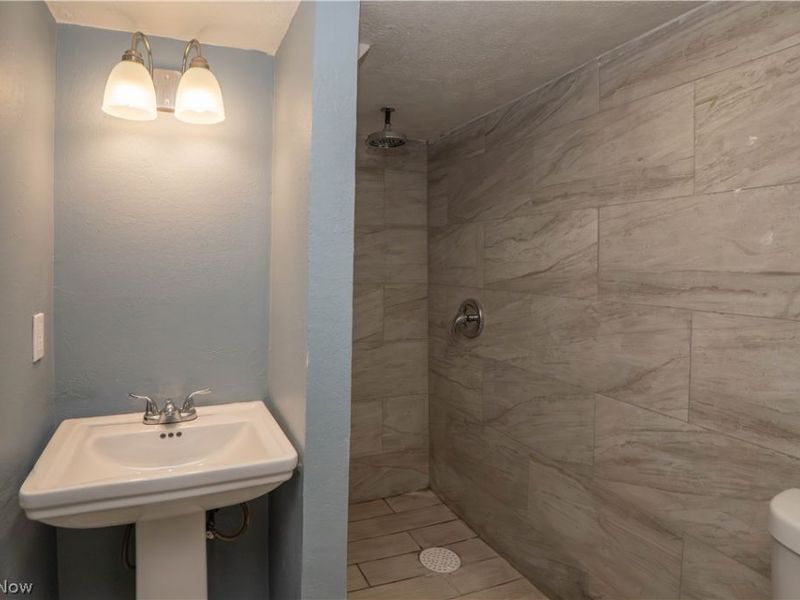 318 Elmport Avenue NE, Canton, OH 44704 Photo 18