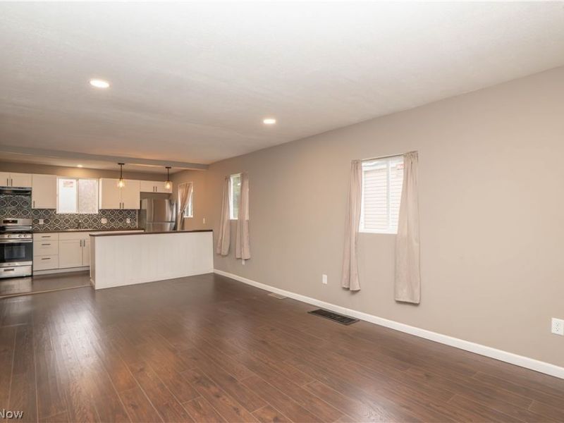 318 Elmport Avenue NE, Canton, OH 44704 Photo 5