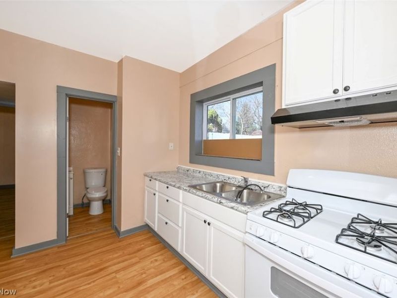 868 N Main Street , Akron, OH 44310 Photo 12