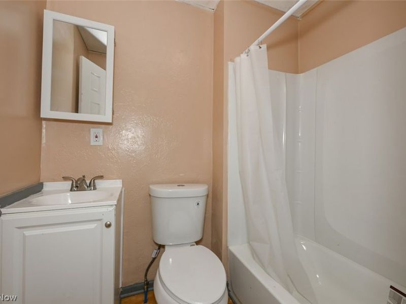 868 N Main Street , Akron, OH 44310 Photo 26