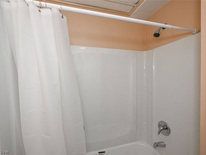 868 N Main Street , Akron, OH 44310 Photo 27