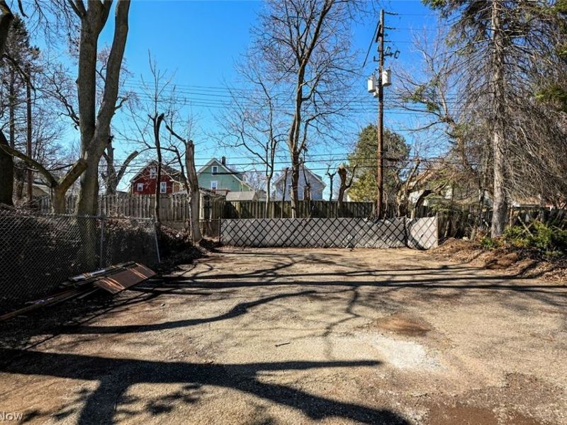 868 N Main Street , Akron, OH 44310 Photo 4