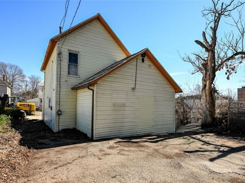 868 N Main Street , Akron, OH 44310 Photo 6