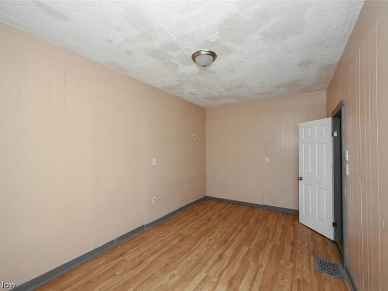 868 N Main Street , Akron, OH 44310 Photo 7