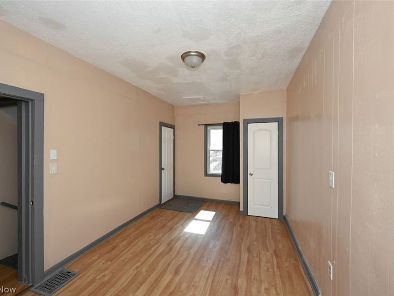 868 N Main Street , Akron, OH 44310 Photo 8