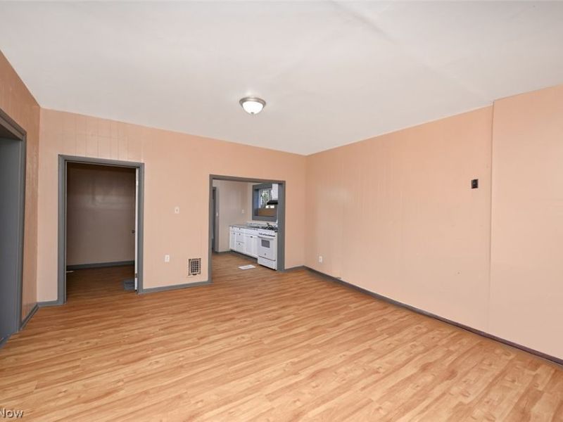 868 N Main Street , Akron, OH 44310 Photo 9