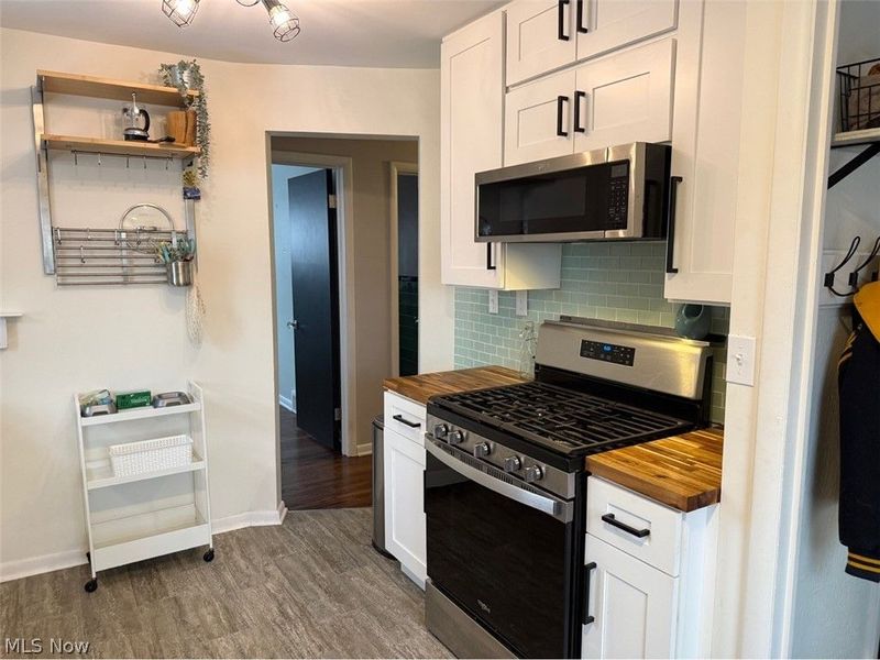 11604 Bradwell Road , Garfield Heights, OH 44125 Photo 3