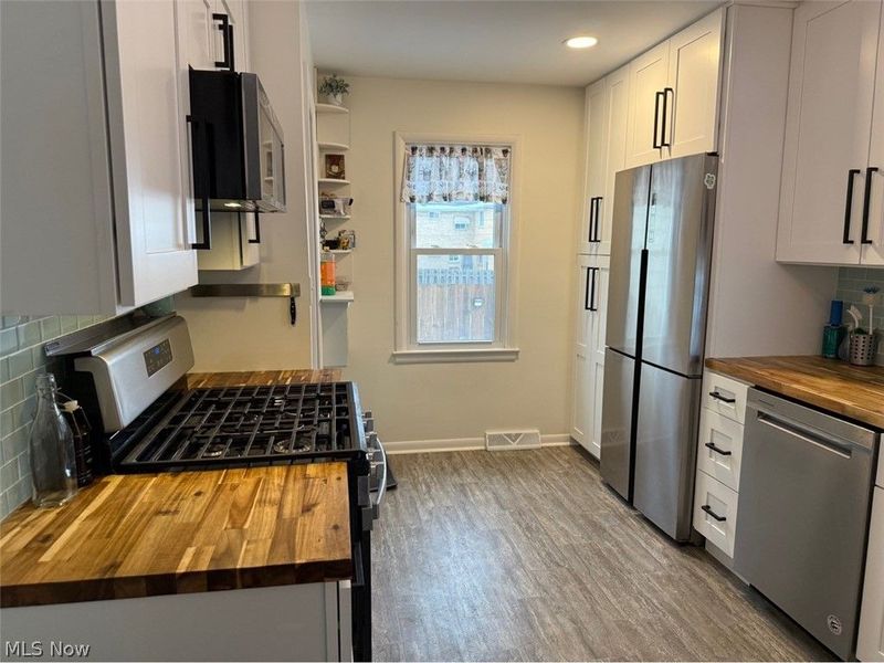 11604 Bradwell Road , Garfield Heights, OH 44125 Photo 4