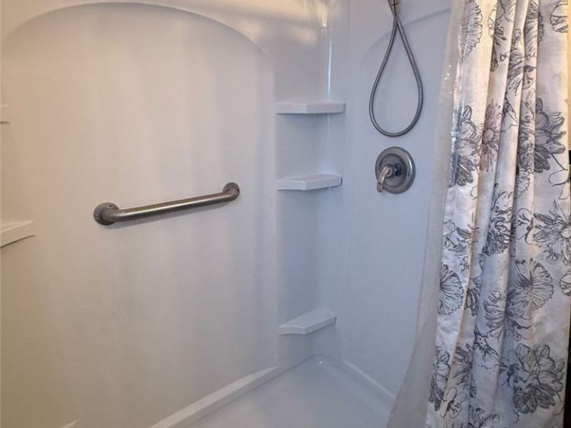 11604 Bradwell Road , Garfield Heights, OH 44125 Photo 9