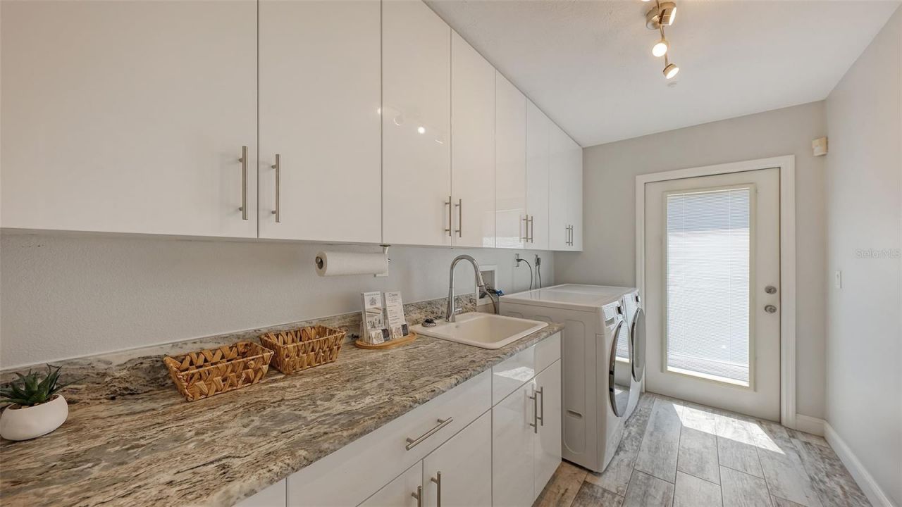 7937 Broadmoor Pines Boulevard, Sarasota, FL 34243 Photo