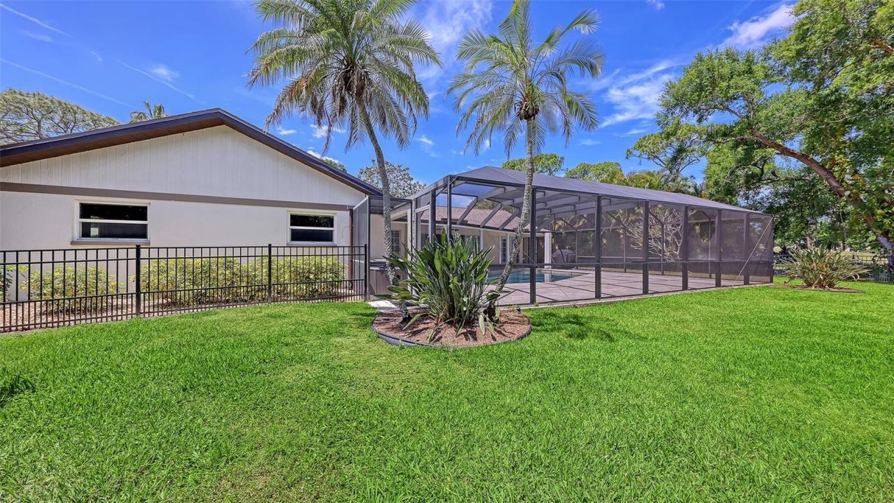 7937 Broadmoor Pines Boulevard, Sarasota, FL 34243 Photo