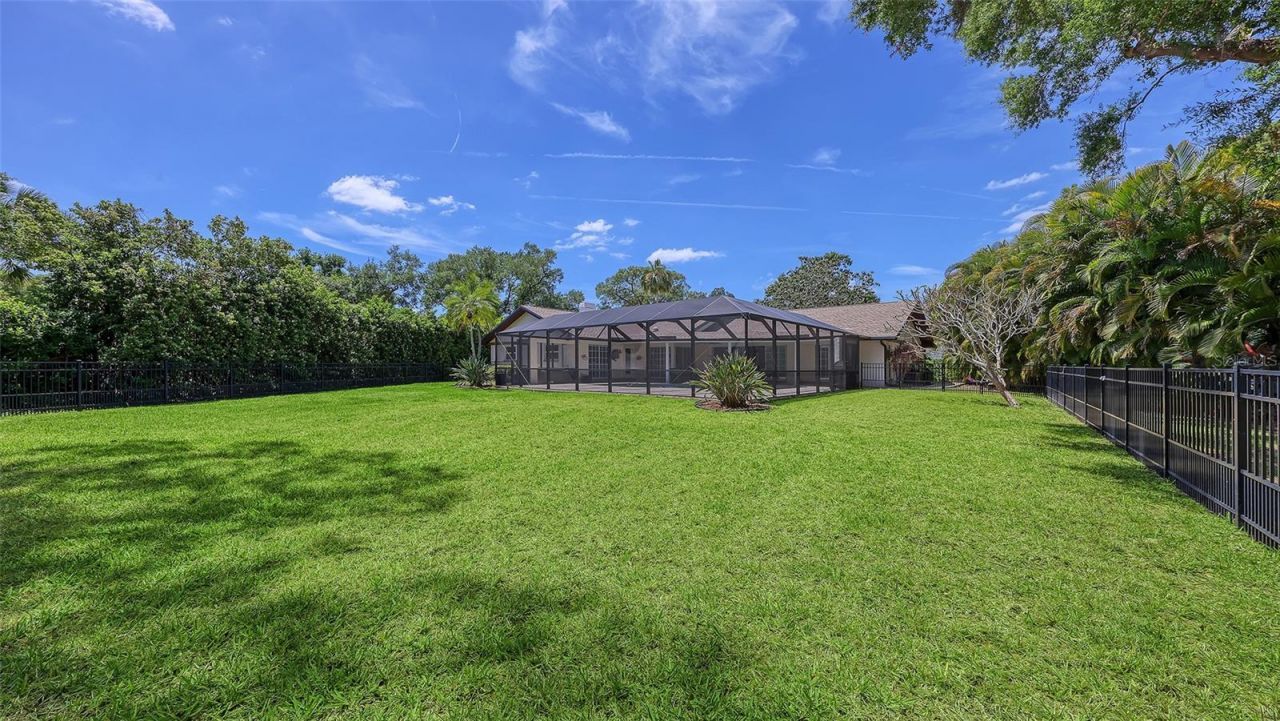 7937 Broadmoor Pines Boulevard, Sarasota, FL 34243 Photo