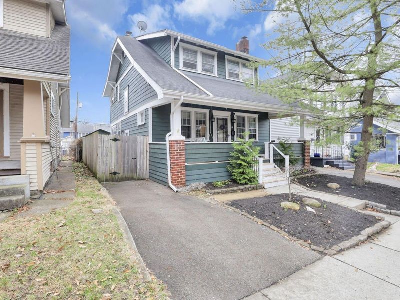 99 E Pacemont Road, Columbus, OH 43202 Photo 1