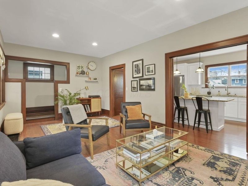 99 E Pacemont Road, Columbus, OH 43202 Photo 10