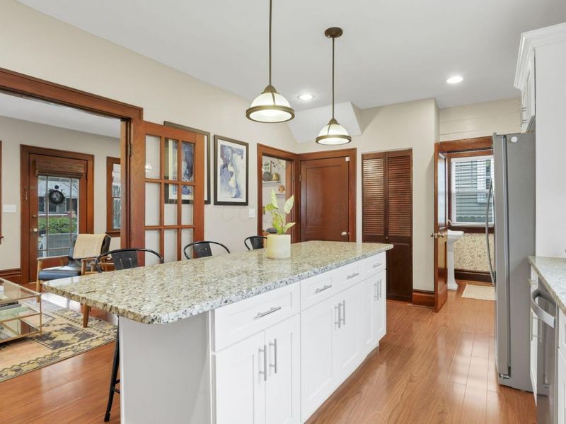 99 E Pacemont Road, Columbus, OH 43202 Photo 13