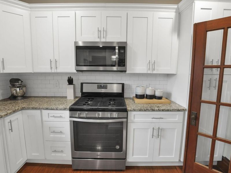 99 E Pacemont Road, Columbus, OH 43202 Photo 18