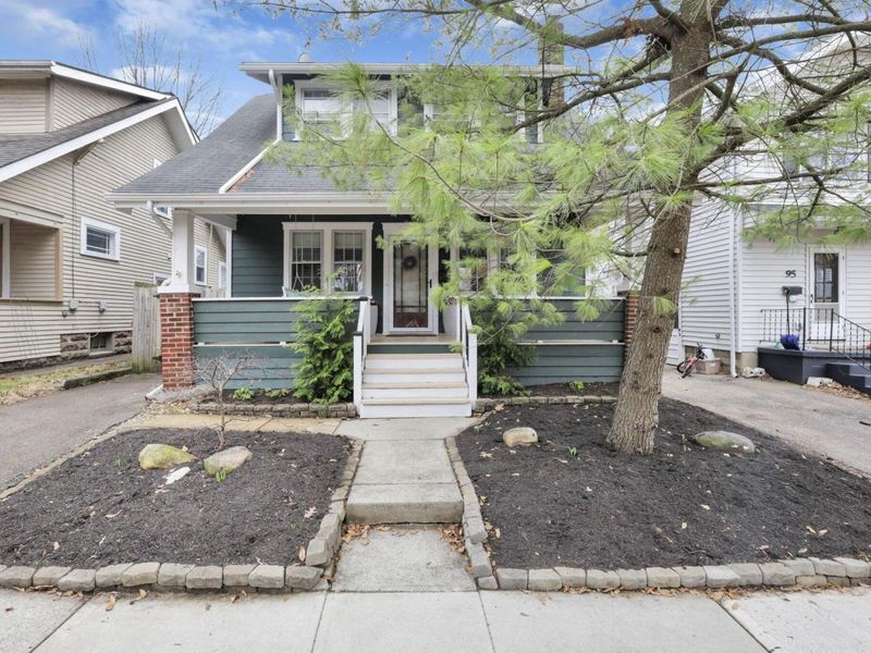 99 E Pacemont Road, Columbus, OH 43202 Photo 2